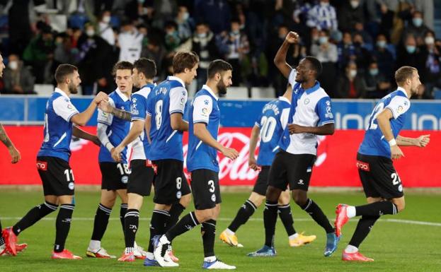 El Alavés abandona el descenso y mete al Elche en un lío