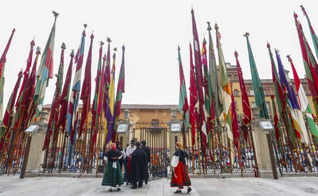 El PSOE exige al Ayuntamiento de Sahagún que aclare la restauración de un pendón «del que no se tiene constancia histórica»