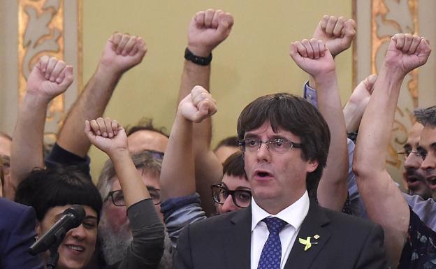 Puigdemont y Borràs reivindican la DUI del 27-O frente el silencio de Aragonès