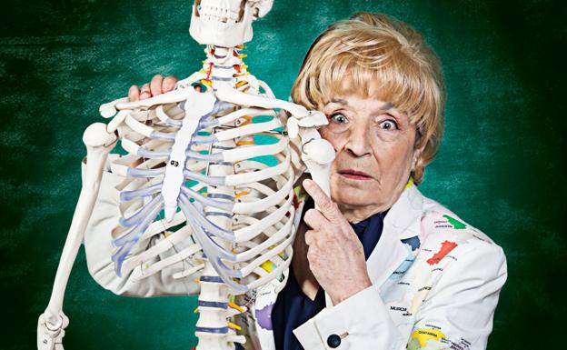 La actriz Petra Martínez y el director Juan Margallo dejarán las huellas de sus manos en la acera del Bergidum