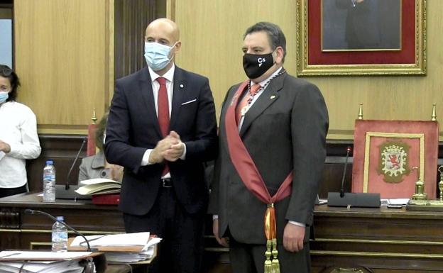 Antonio Pérez Blanco, toma posesión como nuevo concejal de Ciudadanos en el pleno de León