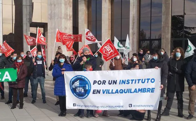 Imagen de una manifestación de la plataforma en la sede de la Junta en León-. /