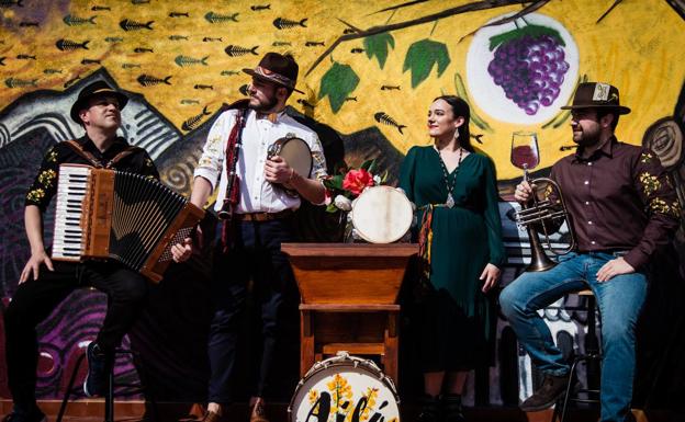 El grupo Ailá desembarca en León con su nuevo trabajo vinculado al canto y la danza tradicional de Galicia