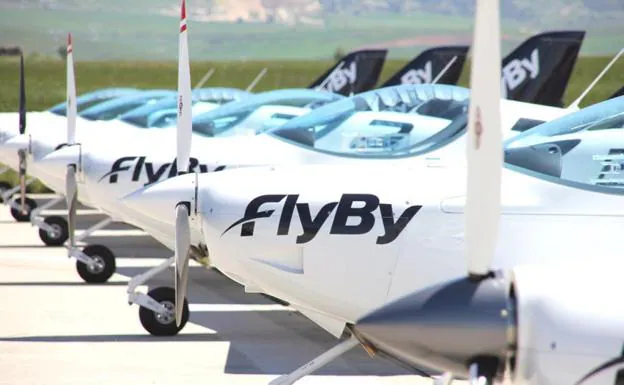 Varias de las aeronaves de FlyBy, que se ha convertido en la escuela de pilotos líder a nivel nacional./