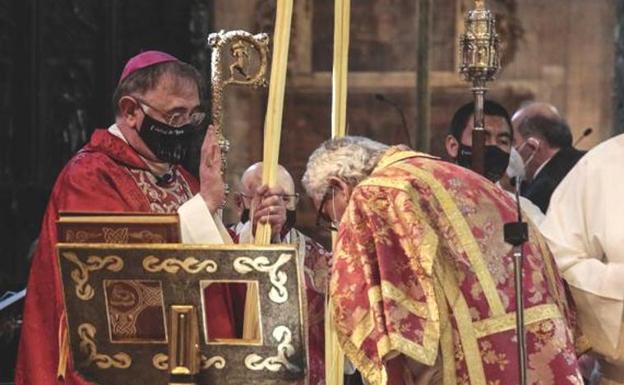 El obispo de León oficia este martes una misa en la Catedral por los fieles difuntos de la Diócesis