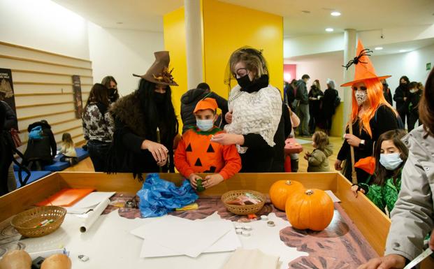 Más de un millas de personas acudieron al Festival de Samhain de Rioscuro durante el puente