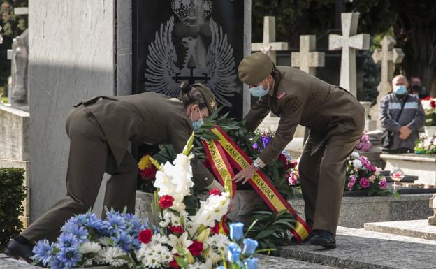 Un sentido homenaje a «los caídos por España»