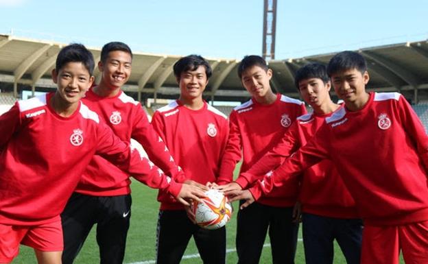 Seis jugadores japoneses, en la cantera de la Cultural