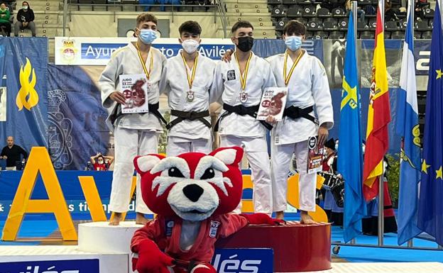 Dos bronces para el Club Kyoto en Avilés