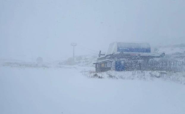 Las intensas nevadas se dejan ver en la provincia de León con especial incidencia en la Cordillera y Picos de Europa