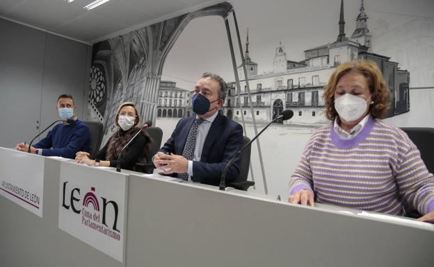 Aurora Baza carga contra contra Diez por el chabolismo: «No le preocupa y el proyecto está en un cajón»