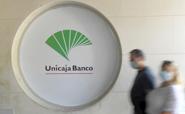 Unicaja pone sobre la mesa el cierre de 14 oficinas y la salida de 118 empleados en León