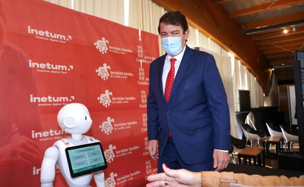 La Junta invertirá 194 millones de fondos europeos para modernizar los servicios sociales y convertir en inteligentes al menos 200 casas de personas con gran discapacidad