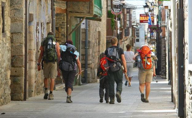 Castilla y León promociona este fin de semana sus caminos de Santiago en Galicia y sus vinos en Valencia