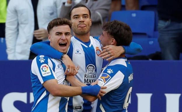 Raúl de Tomás impulsa al Espanyol