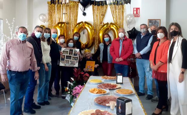 Carbajal celebra el 'centenario' de Benedicta, historia viva de la localidad