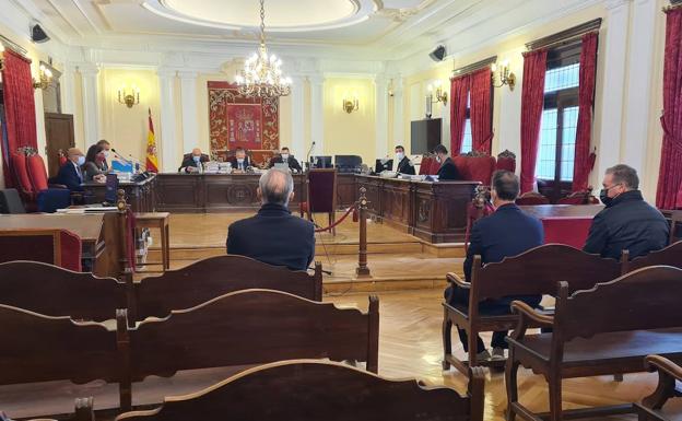 El exalcalde de Palacios del Sil asume una pena de 17 meses de prisión por prevaricación y evita la cárcel
