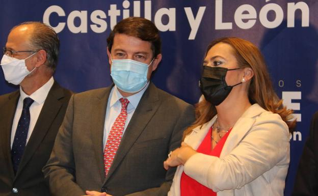 Mañueco alerta de los «nubarrones» sobre la recuperación económica y agradece el «compromiso» de los empresarios