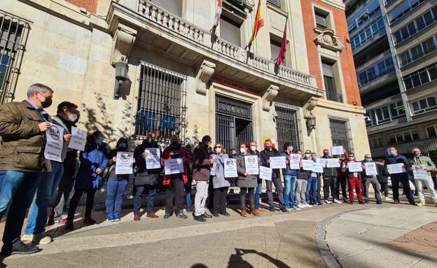 Los funcionarios de Villahierro rechazan ir al trabajo «para que nos peguen» y exigen más personal