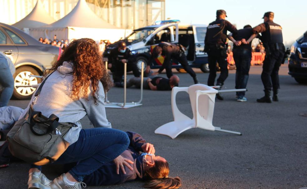 'Tiros', 'heridos' y coordinación en un simulacro por las calles de León