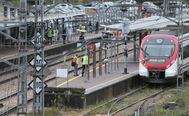 Un tren de mercancías descarrila al sur de Mieres y corta la conexión Oviedo-León