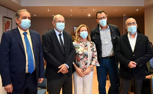 Igea afirma que los trasplantes, la vacunación y la Atención Primaria son un «ejemplo» para el mundo