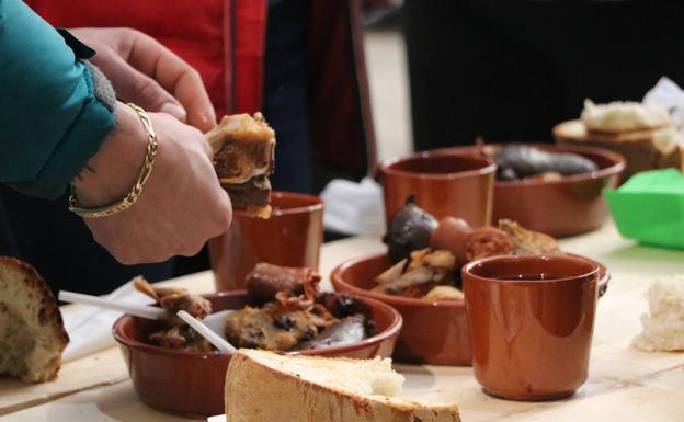 Vegacervera espera obtener en dos años la declaración de Interés Turístico Regional para su Feria de la Cecina de Chivo