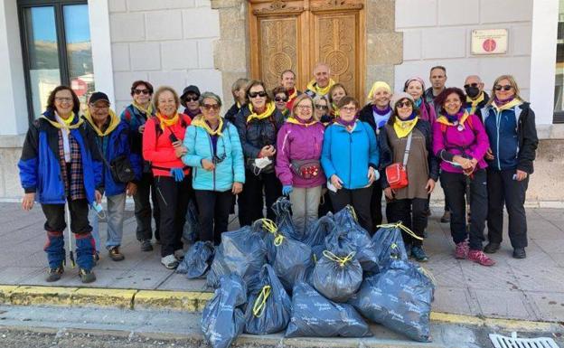 La Asociación de Amigos del Camino de Santiago de León dedica su decimoquinta jornada de limpieza al Camino de San Salvador