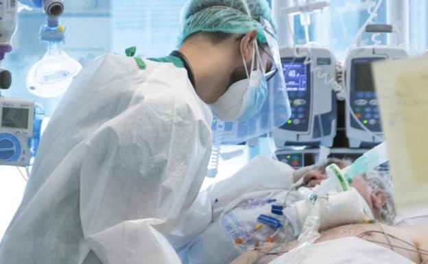 Un fallecido y 88 positivos más en León evidencian el repunte de la pandemia en la provincia