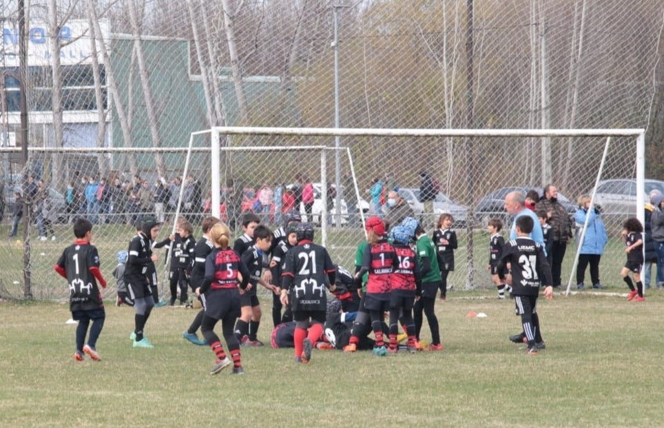 La Escuelas de Rugby viven una jornada de competición y convivencia en Columbrianos