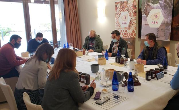 La miel del Coto Escolar de León y la de Rosa María Turrado, entre las mejores de la provincial