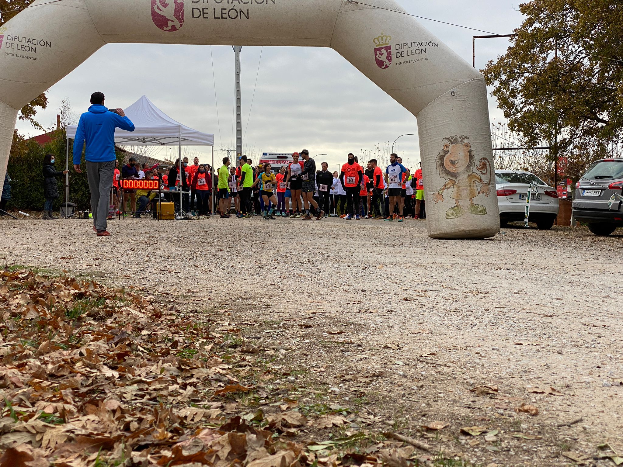 Una tarde solidaria de trail, música y moda