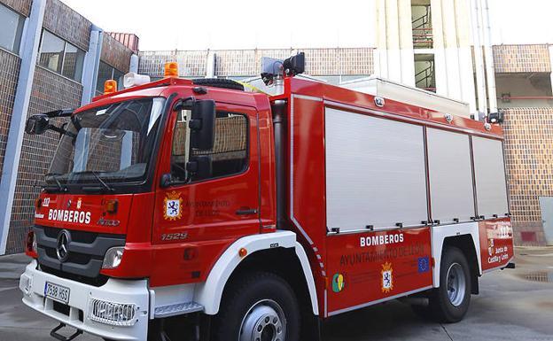 Los vecinos de Val de San Román sofocan el incendio declarado en una vivienda del pueblo