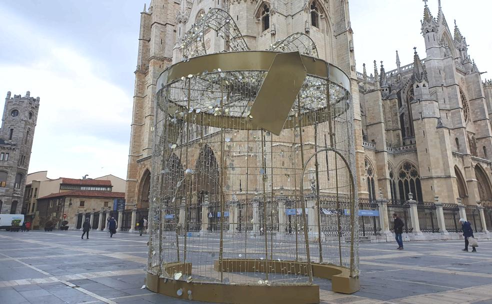 León regala Navidad a la catedral