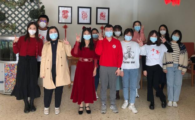 Los mayores de Armunia disfrutan en su residencia del Día de China