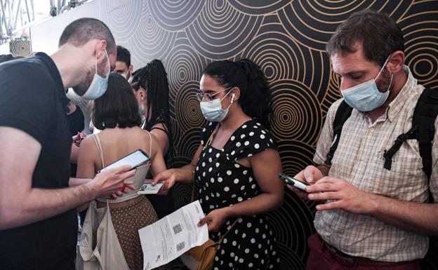 Cataluña extiende el uso del pasaporte covid a bares y restaurantes