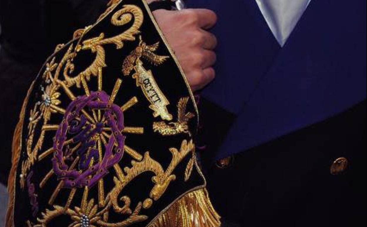 La banda de cornetas y tambores de Jesús Nazareno homenajea a su fundador Suso en Astorga