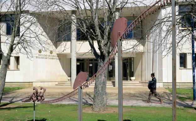 La Facultad de Biológicas se suma al homenaje a la labor del sector durante la pandemia