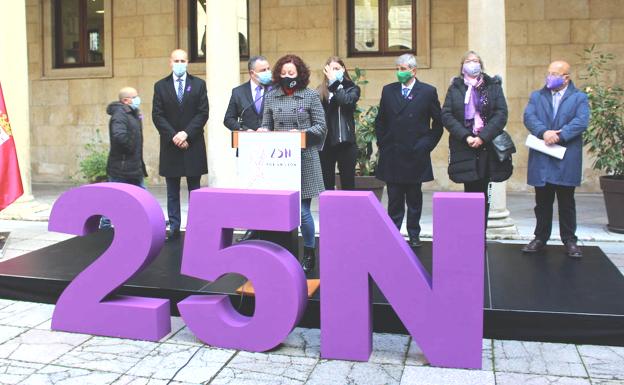 «El silencio te hace cómplice. Si eres testigo, alza la voz y denuncia»