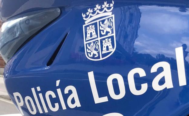 La Policía Local de León sanciona a tres jóvenes por consumo de alcohol en la vía pública en plena mañana