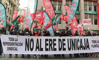 Los sindicatos esperan que el apoyo total a la huelga «obligue» a Unicaja a aceptar las bajas voluntarias en su ERE