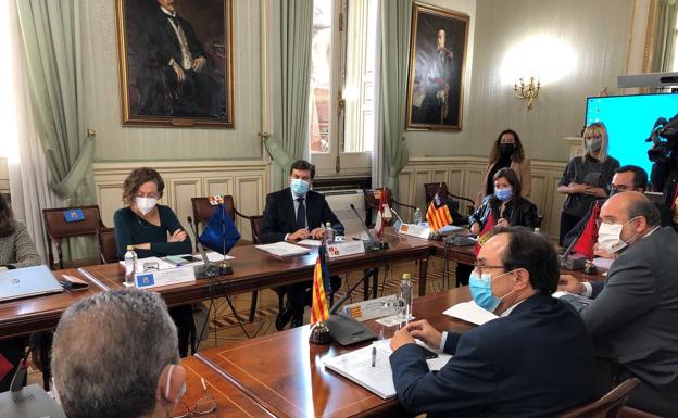 La Junta quiere que la conferencia de presidentes trate la petición de mantener el fondo covid y la lucha contra la despoblación