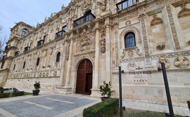 La ARMH pide un monolito frente al Parador de San Marcos para recordar su pasado como «campo de concentración»