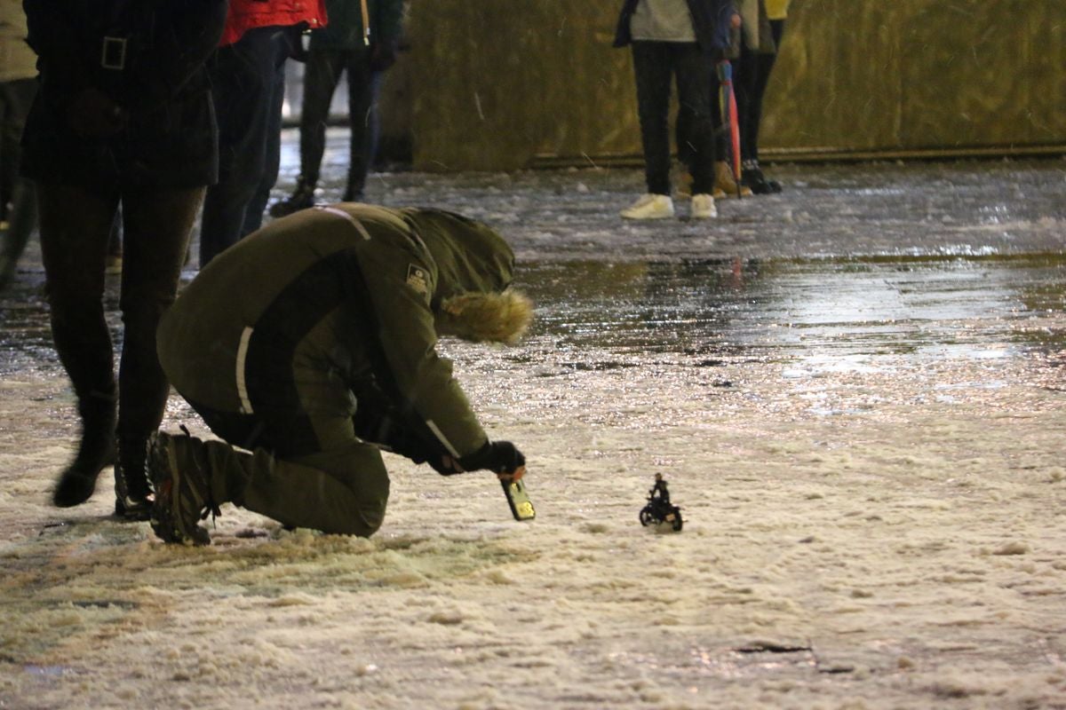 La nieve, protagonista de la noche leonesa