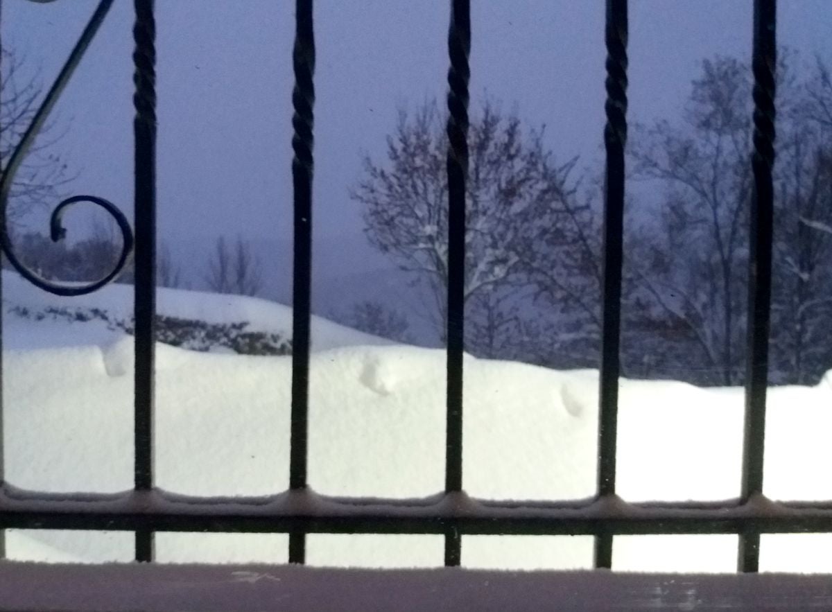 Grandes acumulaciones de nieve en Ferreras del Puerto