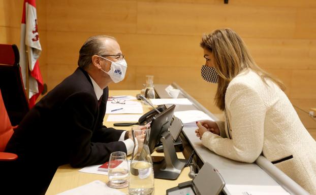 La Mesa de las Cortes rechaza que Mañueco dé explicaciones sobre 'la trama eólica' en el Pleno
