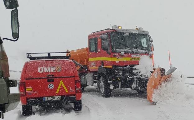 La UME realiza durante esta semana simulacros de emergencia de tormenta invernal en zonas de montaña