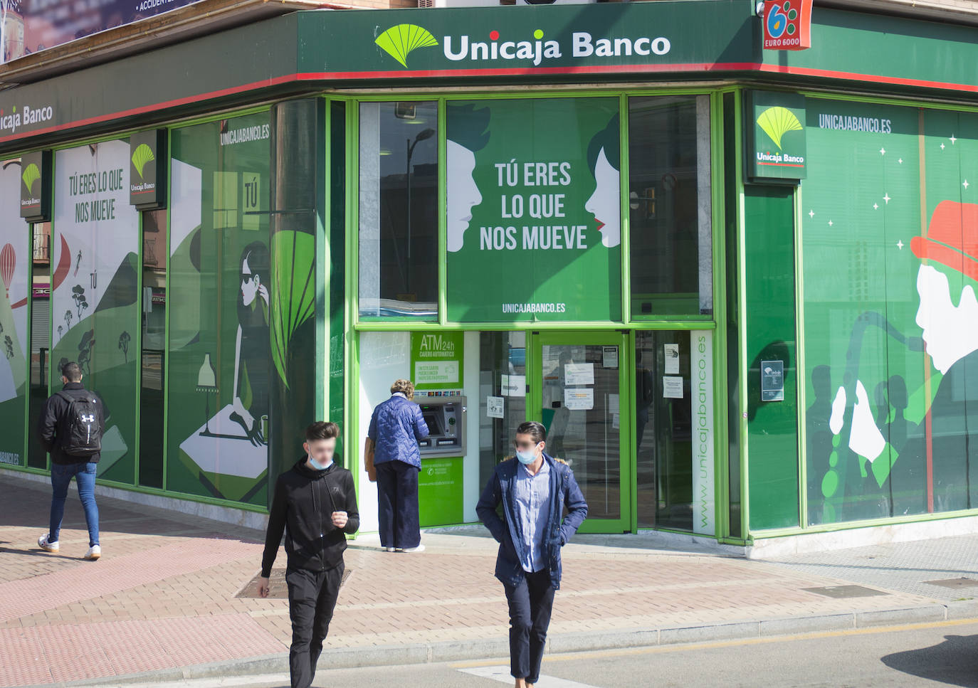 Unicaja Banco bonifica la domiciliación de nómina con 150 euros