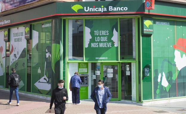 Unicaja Banco bonifica la domiciliación de nómina con 150 euros