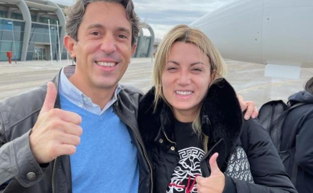 El leonés Pablo Casas opera la nariz a la mujer de Di María